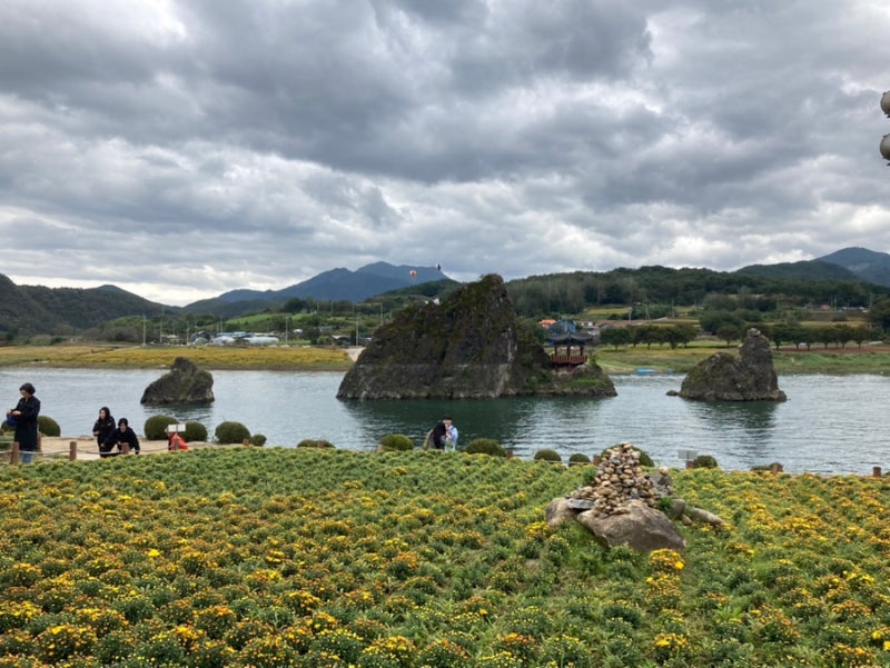 [단양여행코스] 충북 단양 가볼만한 곳 : 도담삼봉, 석문, 구인사, 온달 관광지, 단양 온달동굴, 단양구경시장 맛집, 소노문 ...