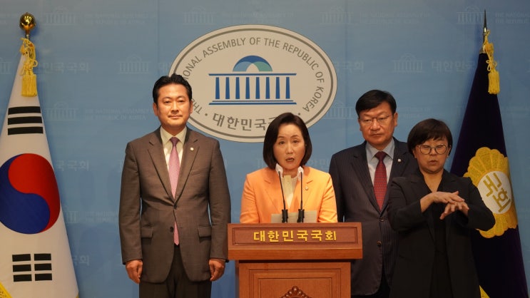 대표 위증교사 사건 배당 관련 <b>국민의힘 법사위원</b> 기자회견
