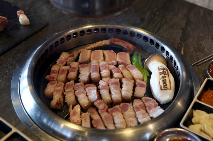  [제주 중문 맛집] 흑돼지가 당길 땐 어디? '중문 돌담 흑돼지'