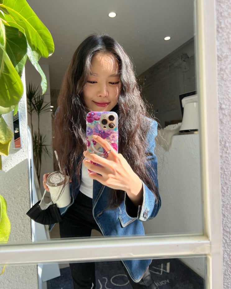  30대 여성 오피스룩으로 알렉산더맥퀸 데님 싱글 블레이저 자켓 코디 추천 w. 손나은