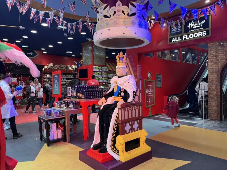  [영국 런던] 기념품 사기 좋은 '햄리스 장난감 백화점 Hamleys'