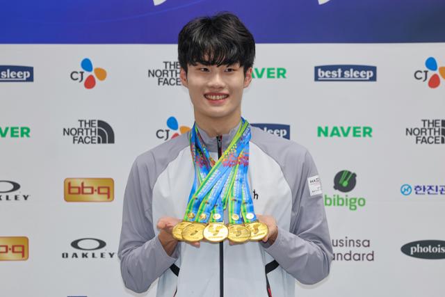 '5관왕' <b>황선우</b>, 사상 첫 <b>전국체전</b> 3연속 <b>MVP</b>  (한국 2023.... 
