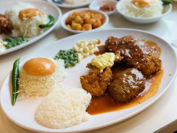 서울 성북동 돈까스 맛집. 금왕 돈까스 본점. 바삭하고 단백한 경양식 옛날 돈가스.