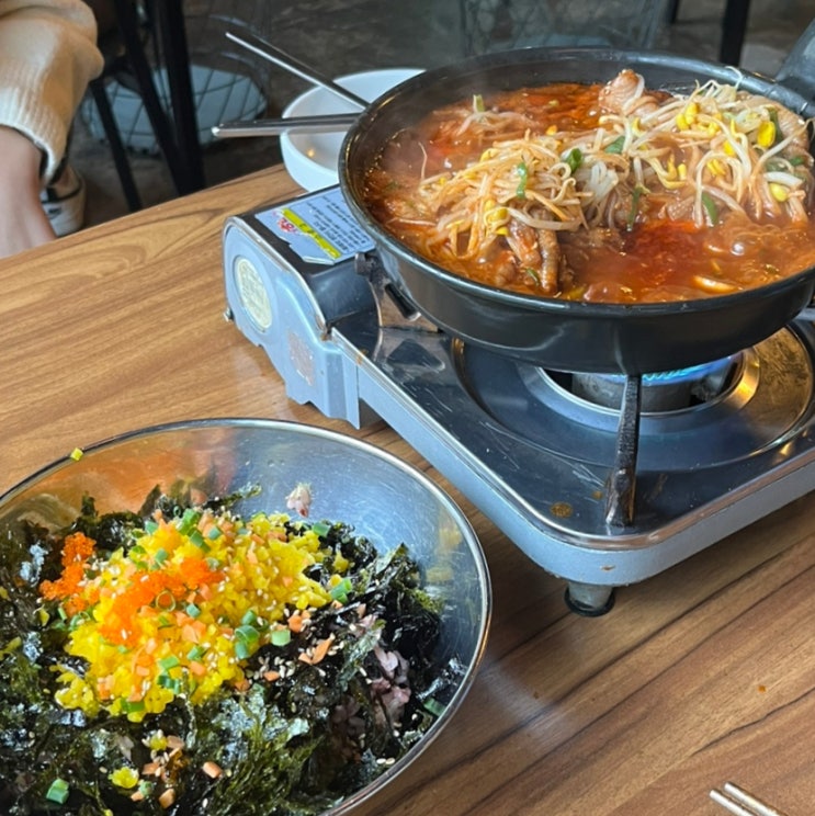  사당역 닭발 맛집 '두리닭발' 매콤한 국물닭발에 주먹밥까지