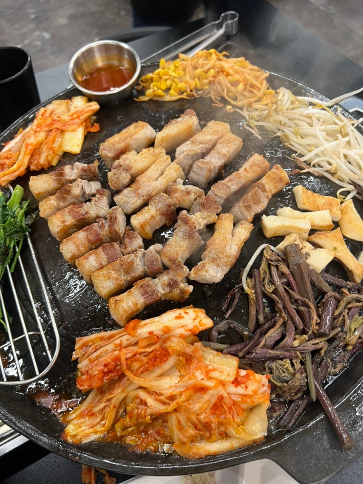 솥뚜껑에 구워 먹는 운서역 고기집 '조선부뚜막 영종점' 후기