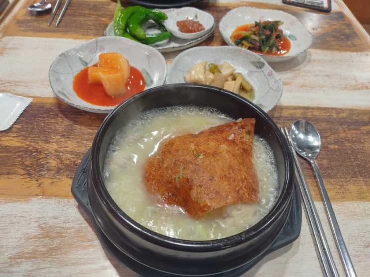  점심은 삼계탕으로 결정했어요. 배에서 요즘은 소와 돼지 그리고 생선은 들어오는데... 닭은 왜 안 들어 오냐며 화를 냅니다. 배야 미안해 넣어줄게^^