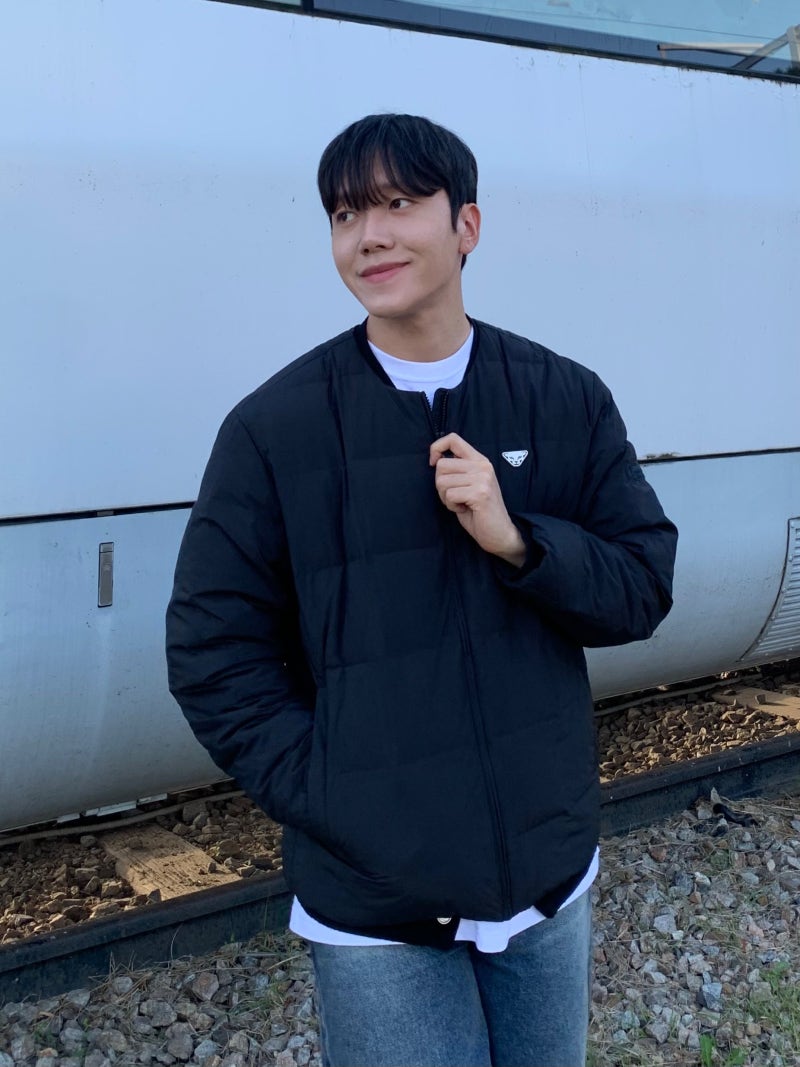 남자 경량패딩 다이나핏 구스다운 U넥 다운점퍼 검은색 착용후기