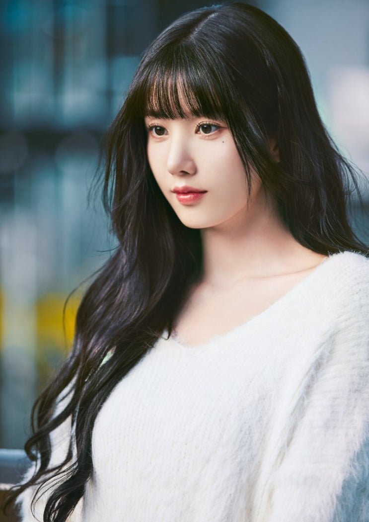 '서머퀸' 권은비, '시티밥 요정'으로 파격 변신...청초한 미모 과시 '서머퀸' 권은비, '시티밥 요정'으로 파격 변신...청초한 미모 과시