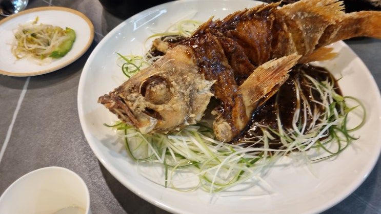  제주도에 온듯한 바닷가의 생선구이와 통우럭 튀김을 맛볼수 있는 음식점 을왕리 꾸덕집을 다녀온 후기 여긴 한번씩 가보시길 추천 드려요
