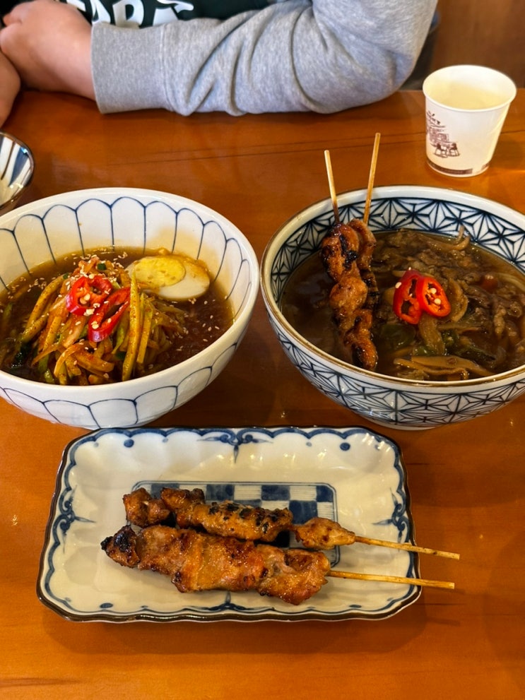 꼬치 비빔도 모두 맛있는 성수 대림국수