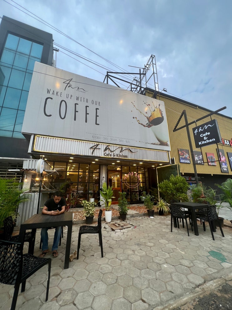  세상 평화로운 분위기의 첸나이 카페, 올 나잇도 가능한 4 am Cafe & Kitchen.