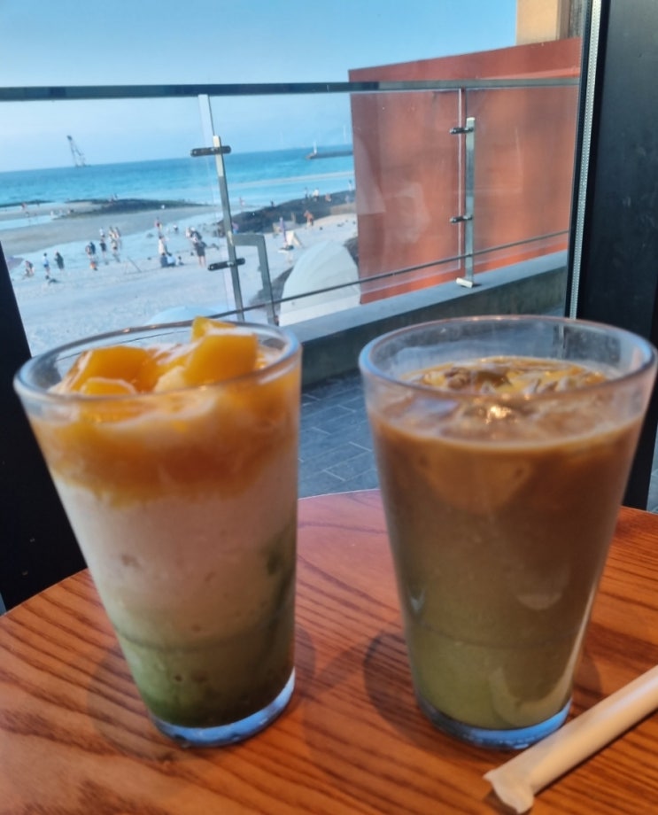  제주도 여행 협재해수욕장 카페 스타벅스 제주 협재점 특별한 제주 한정 음료