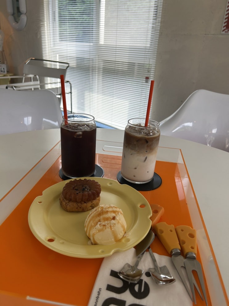  광주 근교 장성 신상카페, 힙한 인테리어로 포토존 많은 카페 [랜반커피]
