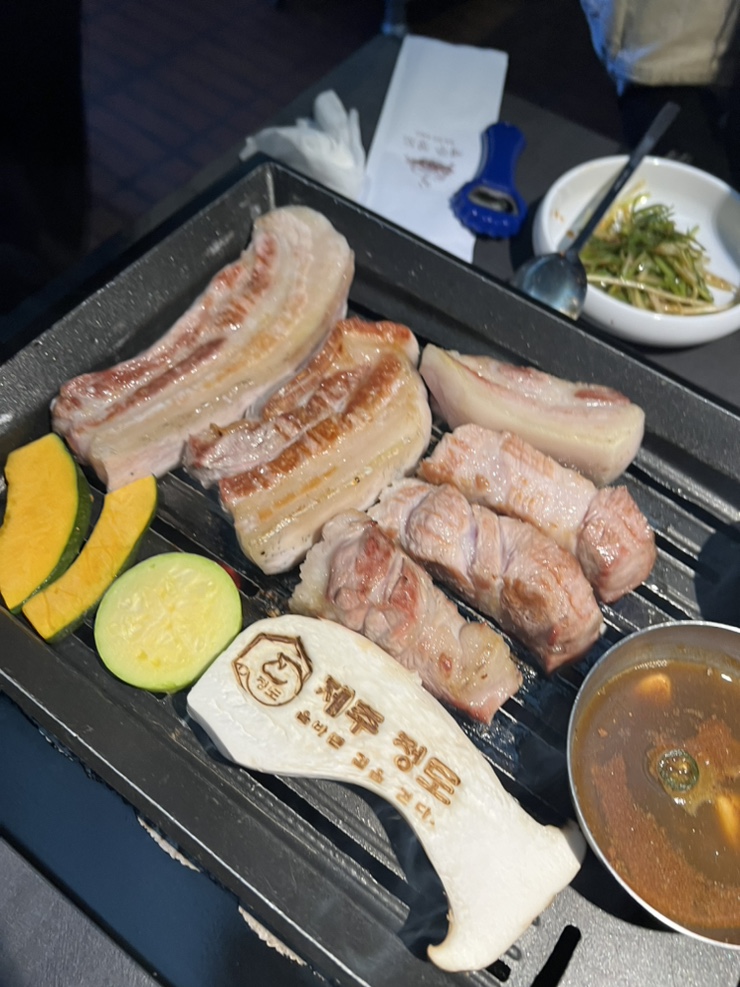  제주도 애월 흑돼지 맛집, 애월해안도로 맛집 솔잎훈연흑돼지 정도