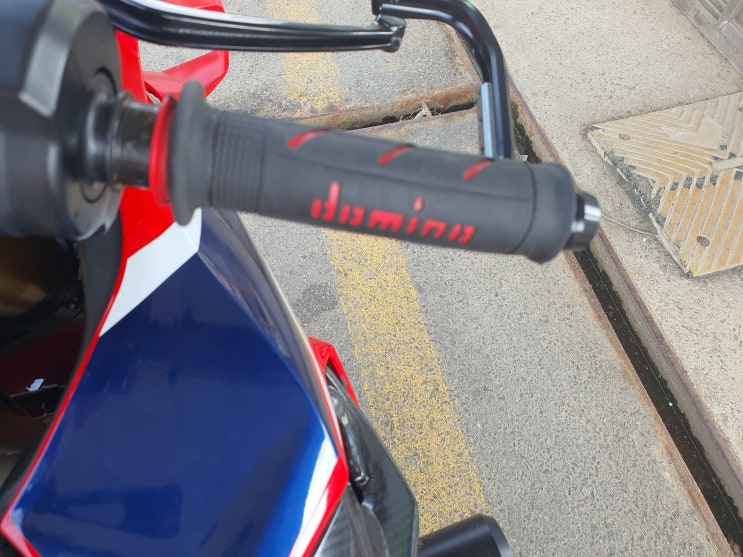  CBR1000RR SP 2017 - 도미노 그립에는 철사를 감아주도록 하자...