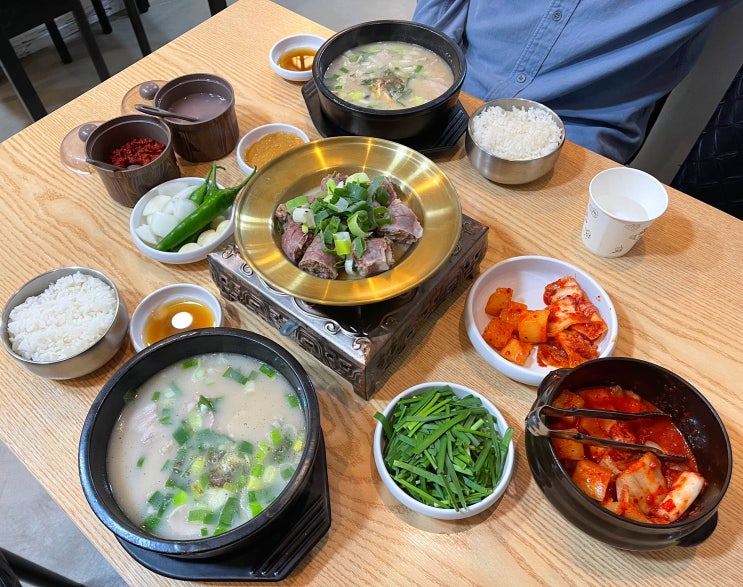  경성대밥집 돼지국밥 우홍백