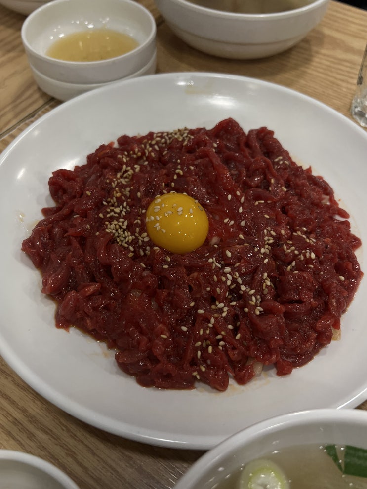  서울 광장시장 육회 맛집 : 창신육회 본점 (feat. 산낙지)