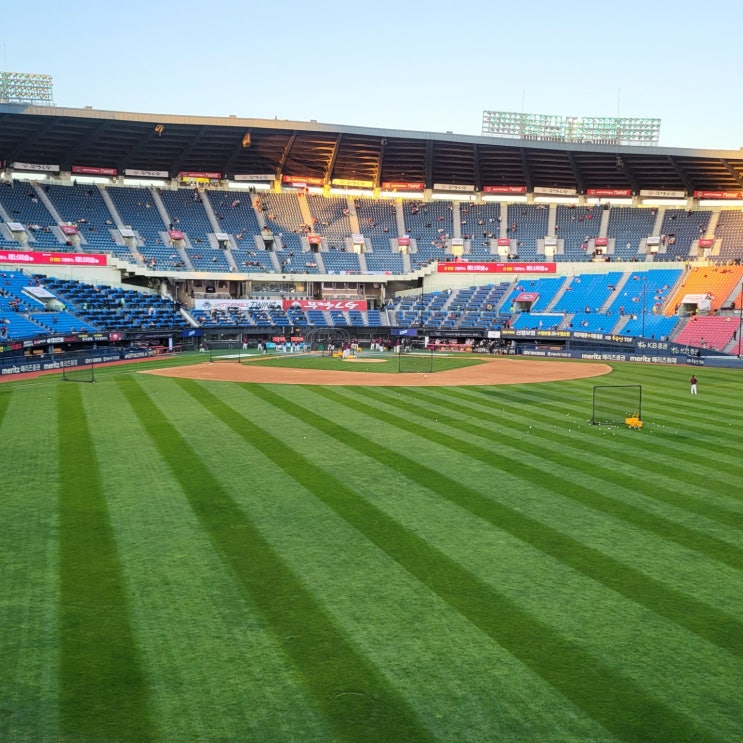 ‘프로<b>야구</b> FA 계약 뒷돈 의혹... KBO <b>허구연 총재</b>에게 질의... 
