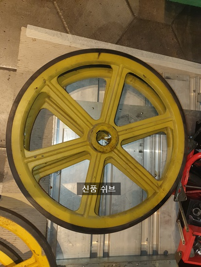  에스컬레이터 핸드레일 쉬브, 가압 롤러, 모터 체인, 연결 체인 교체 작업