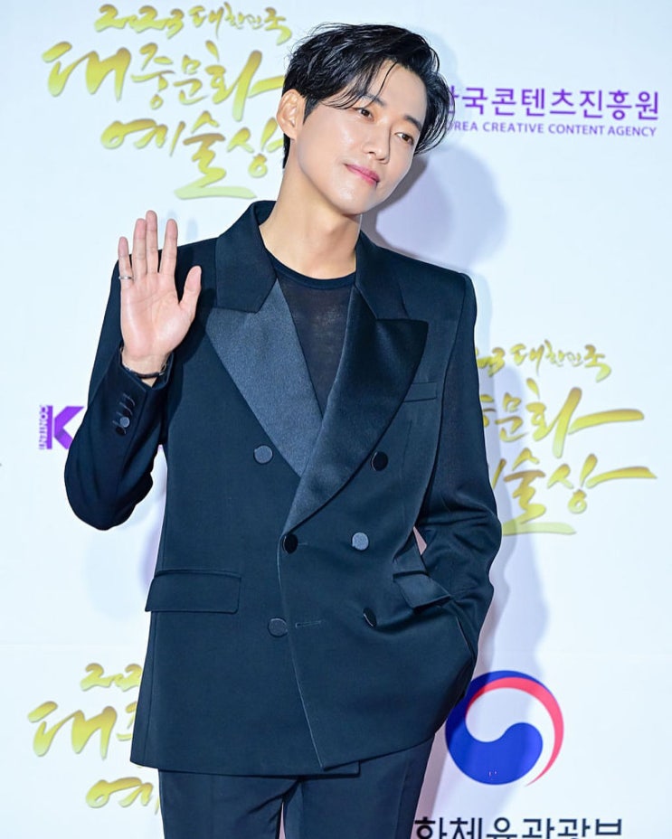 남궁민 대중문화예술상 입생로랑 남자 턱시도 블레이저 자켓 정보! 남궁민 대중문화예술상 입생로랑 남자 턱시도 블레이저 자켓 정보!