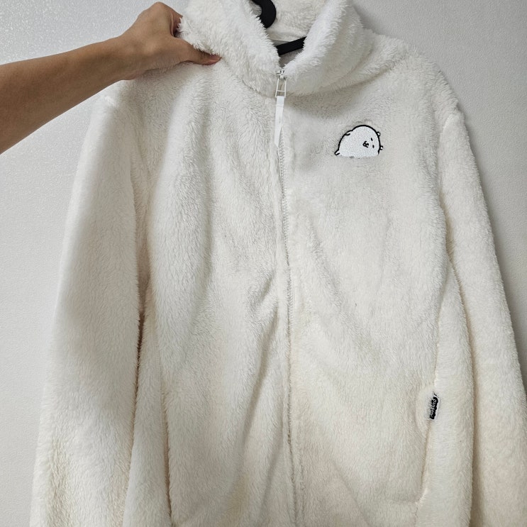 스파오 농담곰 후리스 더 따뜻하담곰 집업 화이트 착용후기 (L사이즈) 스파오 농담곰 후리스 더 따뜻하담곰 집업 화이트 착용후기 (L사이즈)