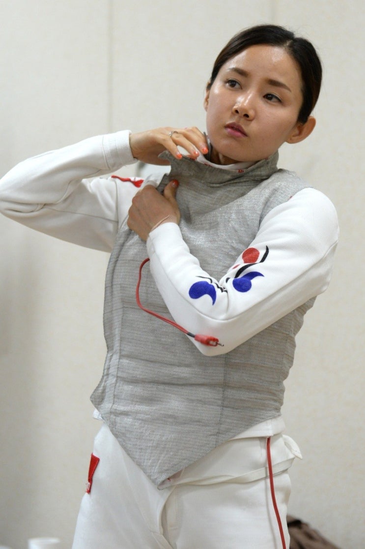 남현희, "경호원 대동한 15세 연하의 재벌 3세" 로코 한 편 뚝딱 재혼 스토리에 더 커진 의혹 남현희, "경호원 대동한 15세 연하의 재벌 3세" 로코 한 편 뚝딱 재혼 스토리에 더 커진 의혹