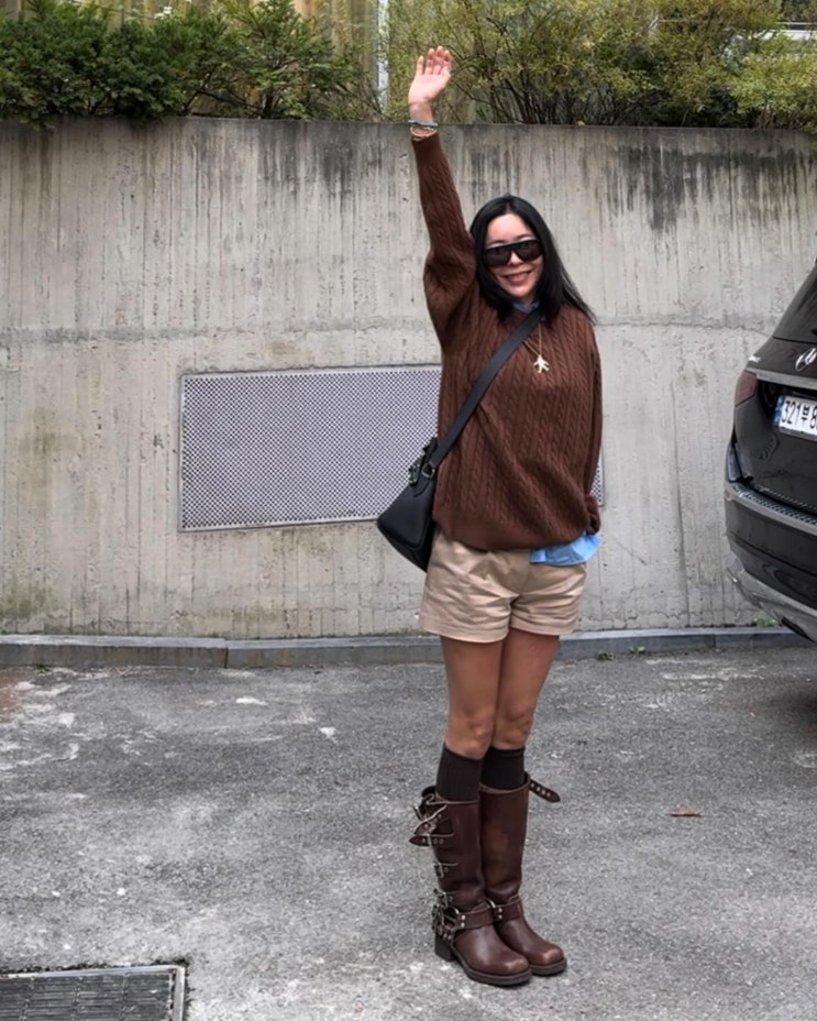 50대 맞아? 이혜영이 착용한 미우미우 버클 레더 앵클 부츠 50대 맞아? 이혜영이 착용한 미우미우 버클 레더 앵클 부츠