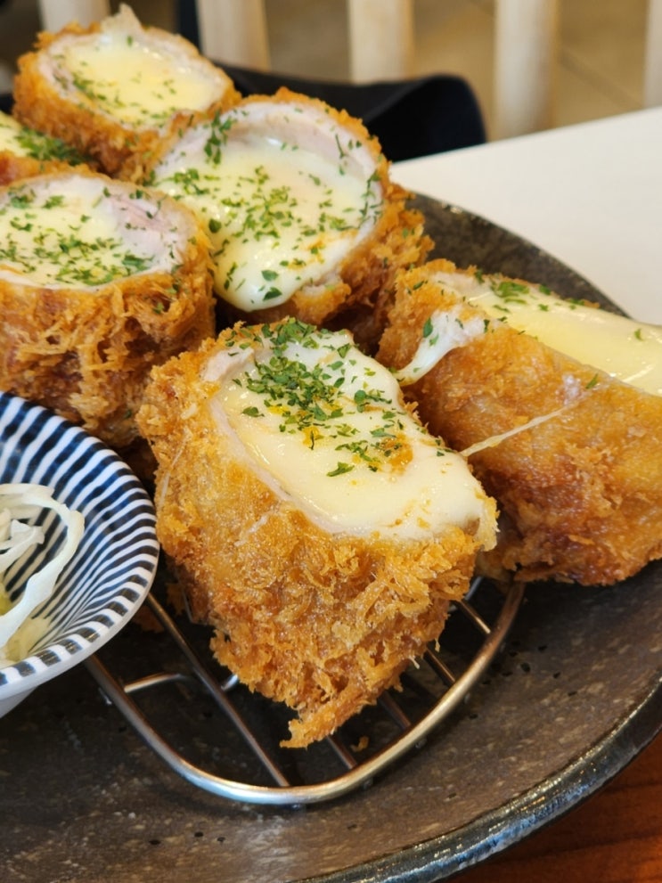 신촌 맛집 연대 돈까스 백소정 주차도 편함