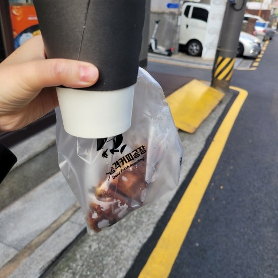 고품격커피공장 양재 뱅뱅사거리 은광여고 카페 고품격커피공장 양재 뱅뱅사거리 은광여고 카페