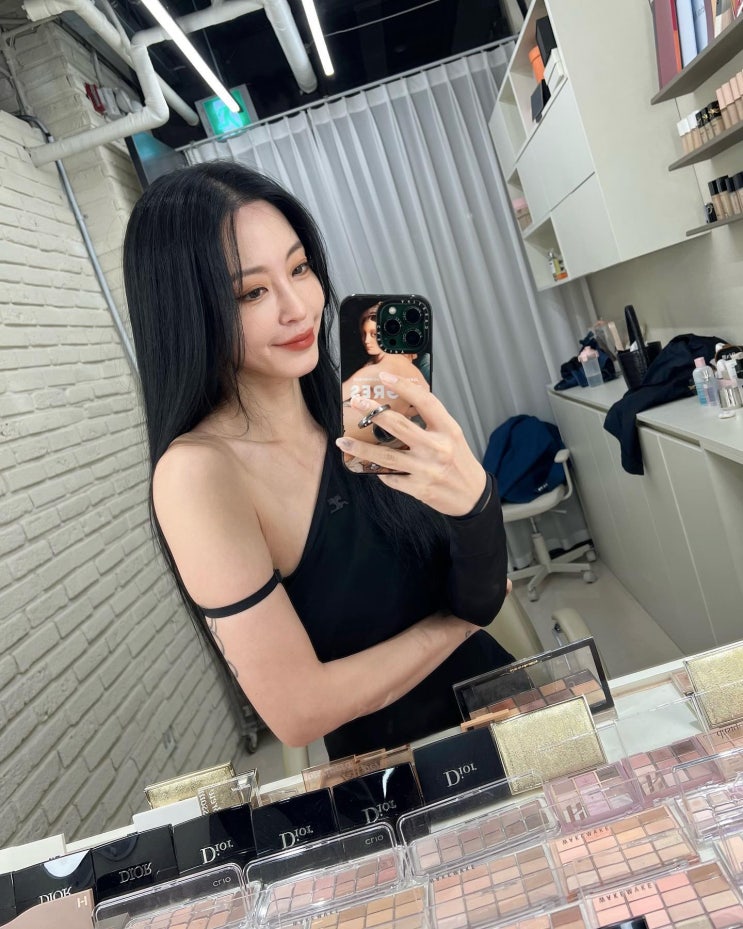 한예슬 인스타그램 패션 꾸레쥬(꾸레주) 원숄더 미디 드레스 정보 한예슬 인스타그램 패션 꾸레쥬(꾸레주) 원숄더 미디 드레스 정보