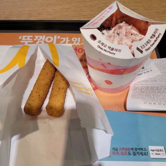 맥도날드 간식타임 치즈스틱에 맥플러리 강남역 뱅뱅사거리 맥도날드 간식타임 치즈스틱에 맥플러리 강남역 뱅뱅사거리