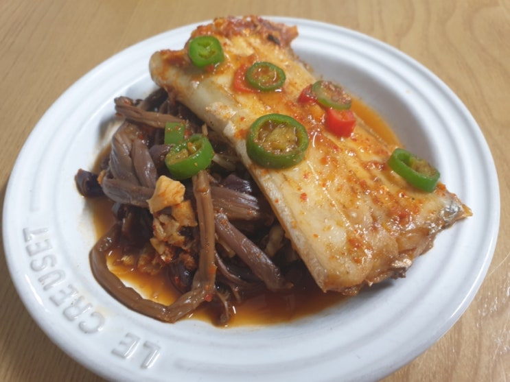  고사리 듬뿍 넣은 갈치조림으로 맛나게 저녁식사 했어요.