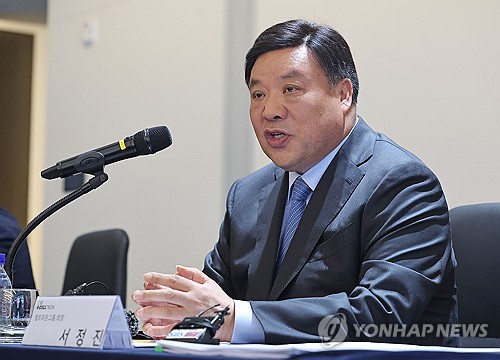 서정진 "일본 기업 M&A 검토…셀트리온홀딩스 상장 추진" 서정진 "일본 기업 M&A 검토…셀트리온홀딩스 상장 추진"
