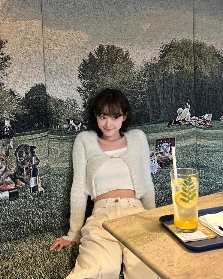강남순 이유미가 착용한 여자 모헤어 니트 가디건 브랜드 바로 자크뮈스 강남순 이유미가 착용한 여자 모헤어 니트 가디건 브랜드 바로 자크뮈스