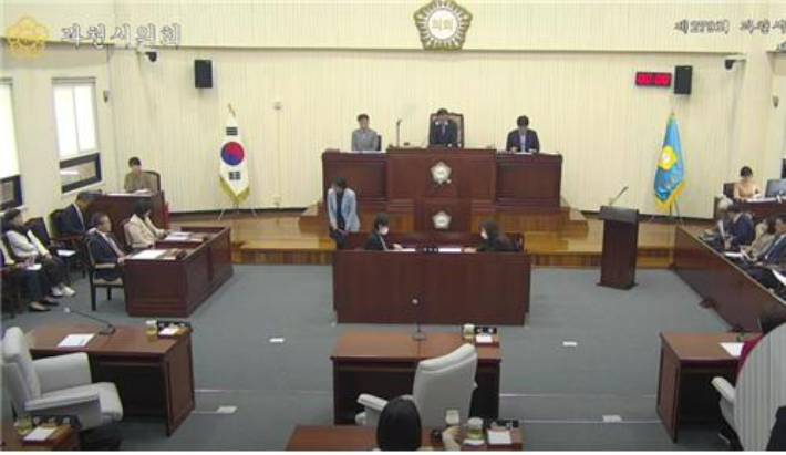 과천시의회, 신천지 출신 국힘 의원 '징계' 추진…여·야 한뜻 과천시의회, 신천지 출신 국힘 의원 '징계' 추진…여·야 한뜻