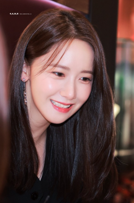 윤아 오다리 전 후 비교사진
