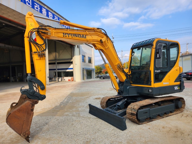  경북 김천시 현대 R55 2009년식 회전라인 가동 13000시간대 02 중고굴삭기 팝니다