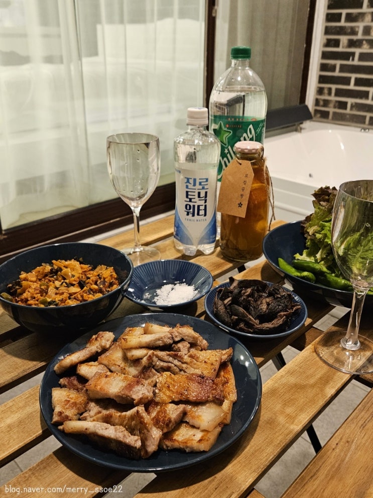  [경주] 경주 10만원 이하 가성비갑 펜션 추천 _ 머물다풀빌라 (개별 바베큐• 스파•수영장 / 조식제공) + 행복한 생일파티