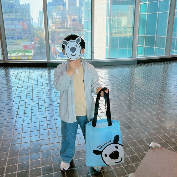  현대백화점 어린이그림그리기대회 그림 제출하고 사은품 받고왔어요