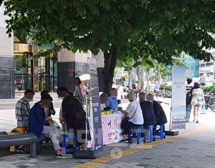 이단들의 거리포교 제보합니다! 거리로 나서는 신천지, 하나님의교회, 여호와의 증인