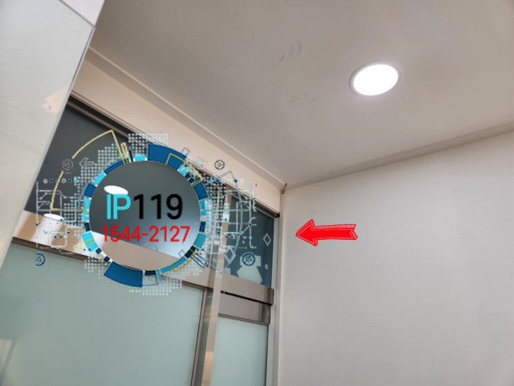  랜공사 선 찾아 프린터 자리로 연결하는 작업입니다
