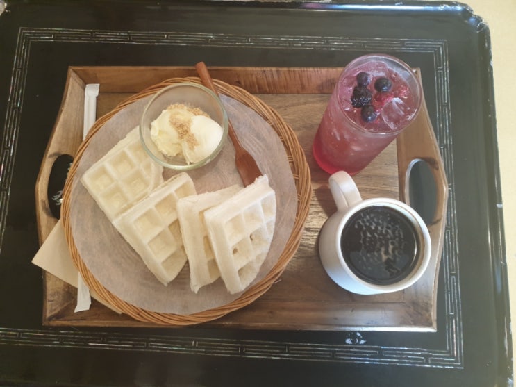 경북 문경 한옥카페 화수헌(花樹軒) 내돈내산 솔직후기 _ 떡와플, 오미자에이드 경북 문경 한옥카페 화수헌(花樹軒) 내돈내산 솔직후기 _ 떡와플, 오미자에이드
