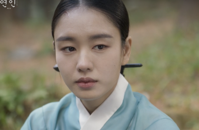  "남궁민 향한 애처로운 사랑" 안은진, '연인' 길채는 어디에?...아찔한 볼륨감에 고혹미 자랑