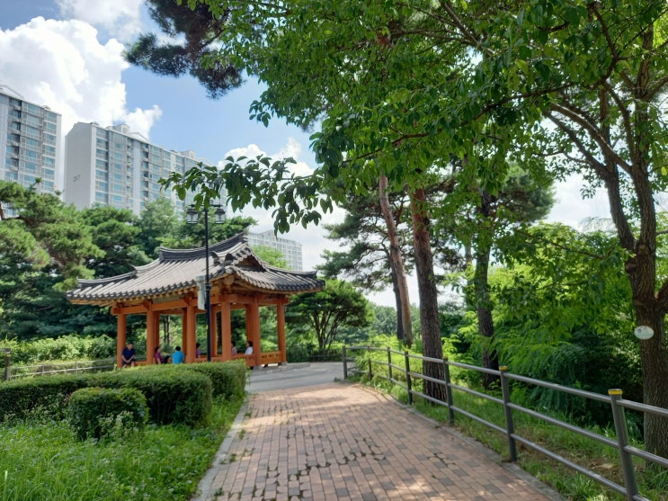 인천광역시 부평구 시냇물공원 사진입니다.