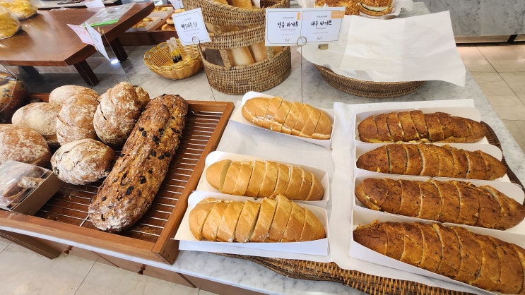 일산빵집 주엽베이커리 | 빵굽는작은마을 | 한결같은 고자리 빵집