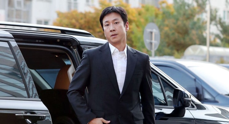 이선균의 그녀, "강남 1등이었다" 집으로 불러 마약→협박해 3억 뜯은 '29세 마담' 충격 폭로 이선균의 그녀, "강남 1등이었다" 집으로 불러 마약→협박해 3억 뜯은 '29세 마담' 충격 폭로