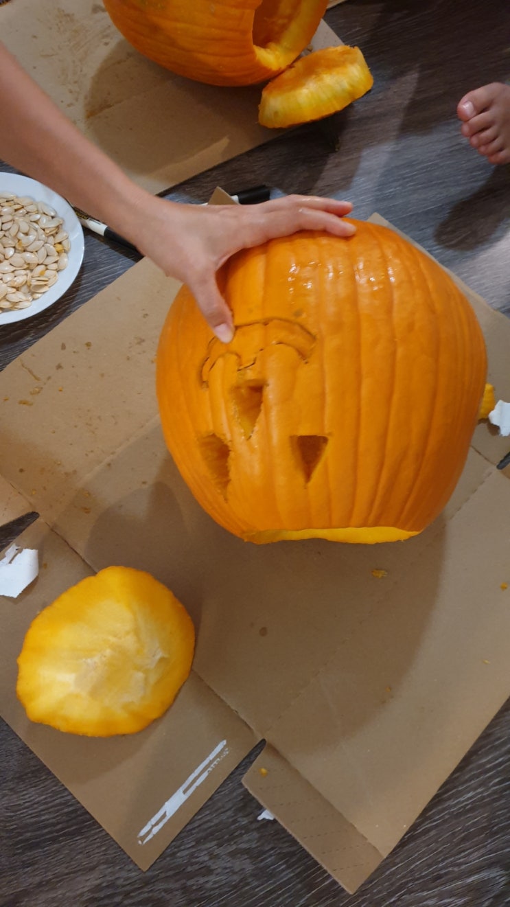  할로윈 잭오랜턴 펌킨 칼빙(Jack-o-lantern pumpkin carving)
