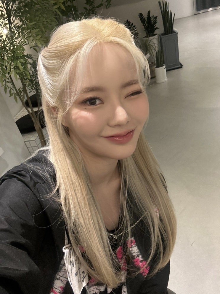 키나, 피프티 피프티 대표로 빌보드 시상식 참여...그룹 재정비 후 피프티 2기로 복귀 키나, 피프티 피프티 대표로 빌보드 시상식 참여...그룹 재정비 후 피프티 2기로 복귀
