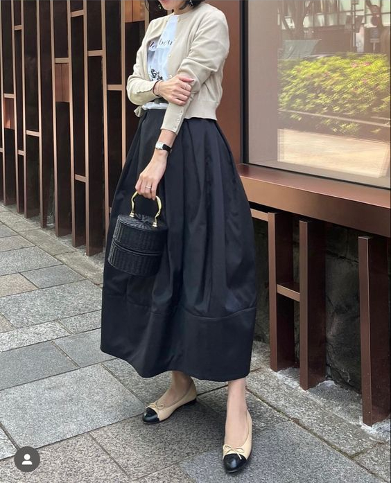  데일리룩 플레어 스커트 스타일링