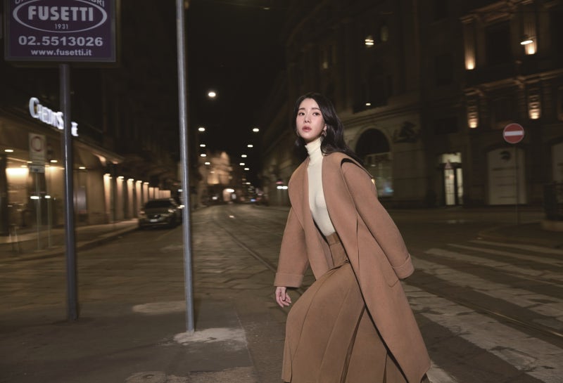 시슬리(sisley) 임지연 겨울 화보 속 여자 겨울 코트, 무스탕, 스커트 등 데일리룩 코디